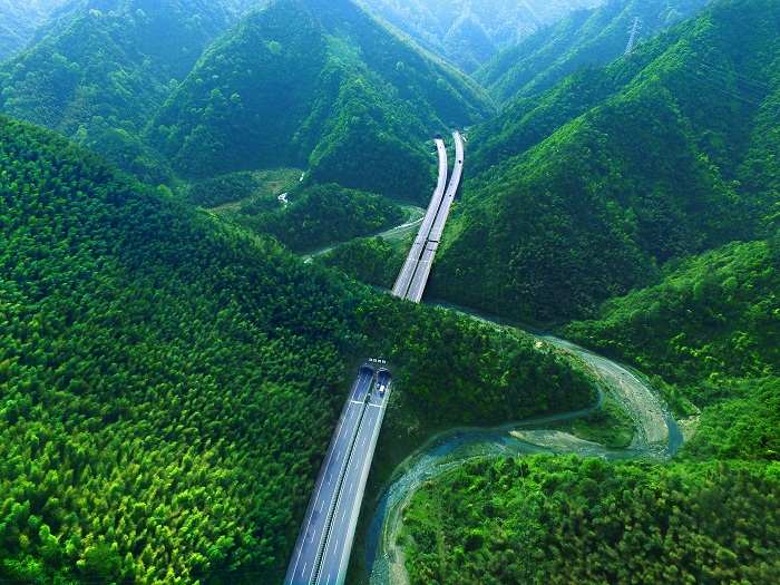 284穿山越水生態(tài)路5.jpg